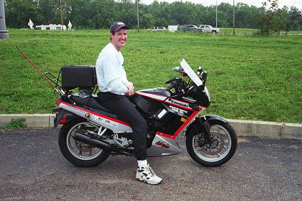 2000-08-bl2-Doug Stout on his 250 Ninja